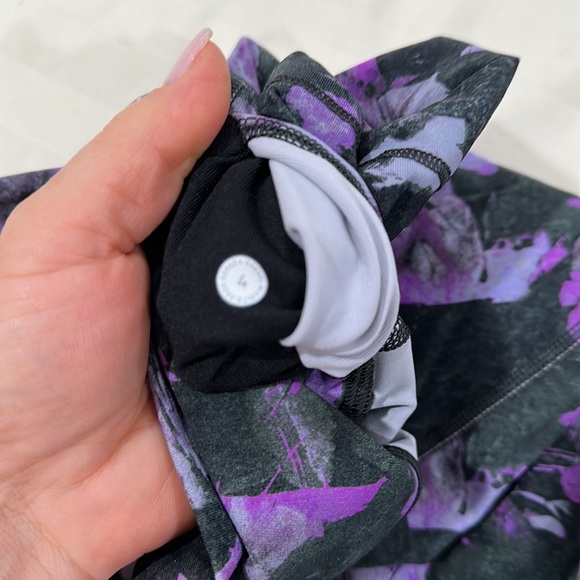 Lululemon wunderunder leggings 23” size 4 purple color laser cut, almost new - Picture 4 of 4